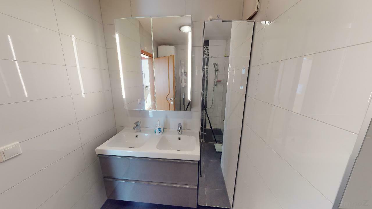 Wohnung zu kaufen: 6020 Innsbruck - Badezimmer mit Dusche 