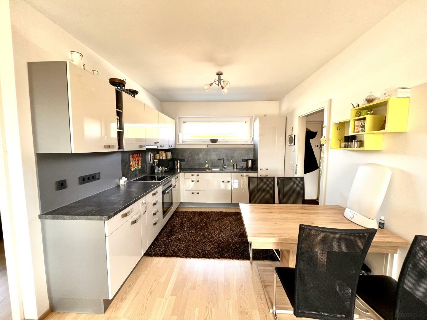 Wohnung zu kaufen: 8041 Graz,07.Bez.:Liebenau - möblierte Küche mit Essplatz