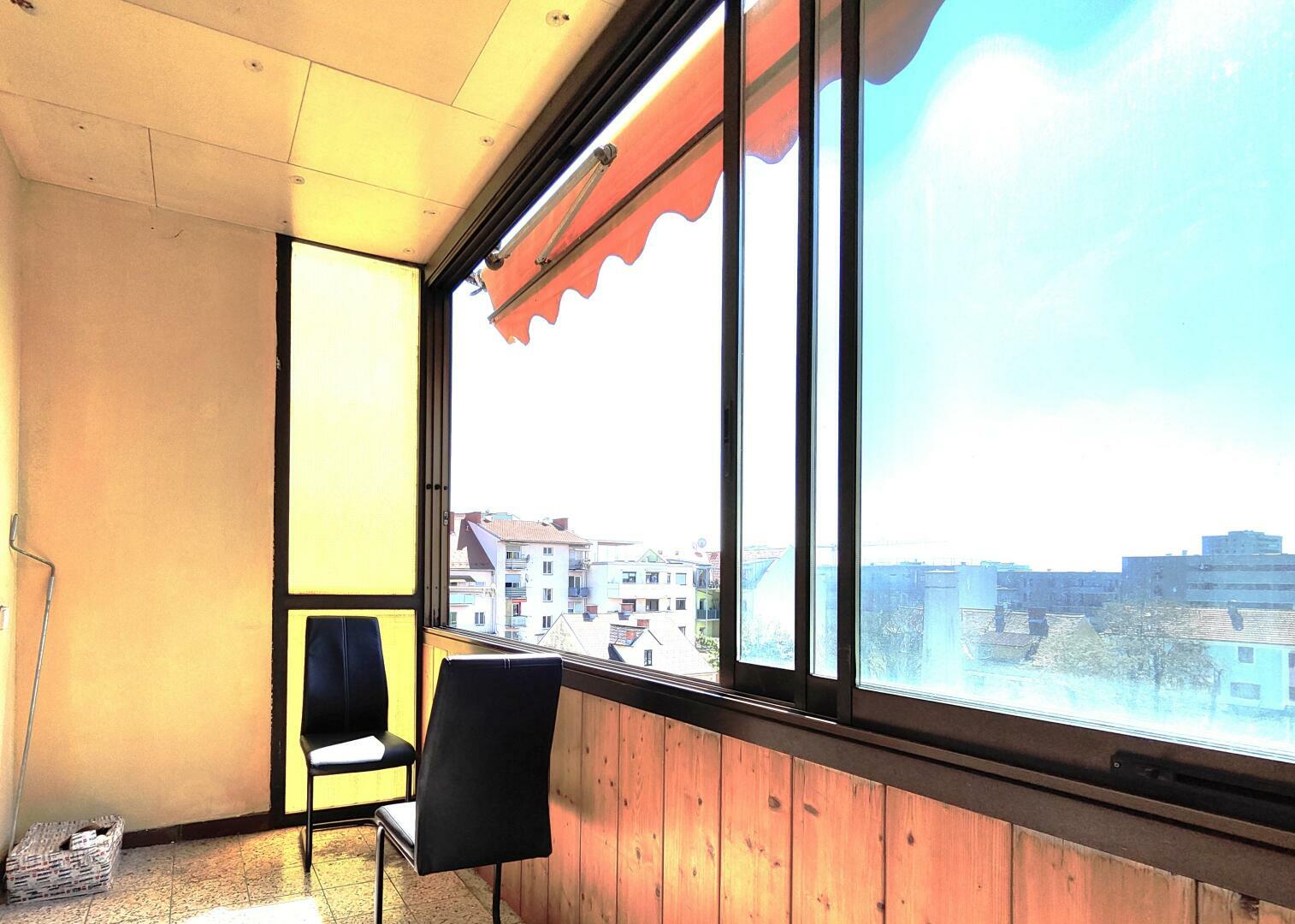 Wohnung zu kaufen: Prankergasse 75, 8020 Graz - verglaste Loggia mit riesigen Schiebefenstern