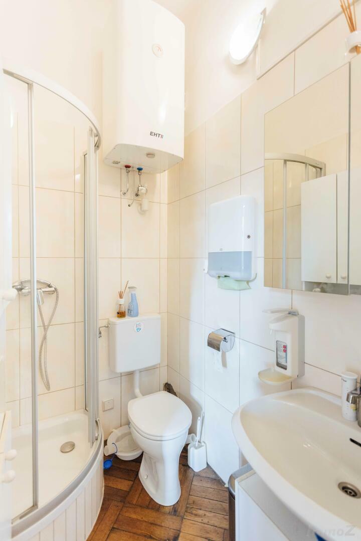 Büro/Praxis zu kaufen: 8010 Graz,03.Bez.:Geidorf - kleines Badezimmer mit Toilette