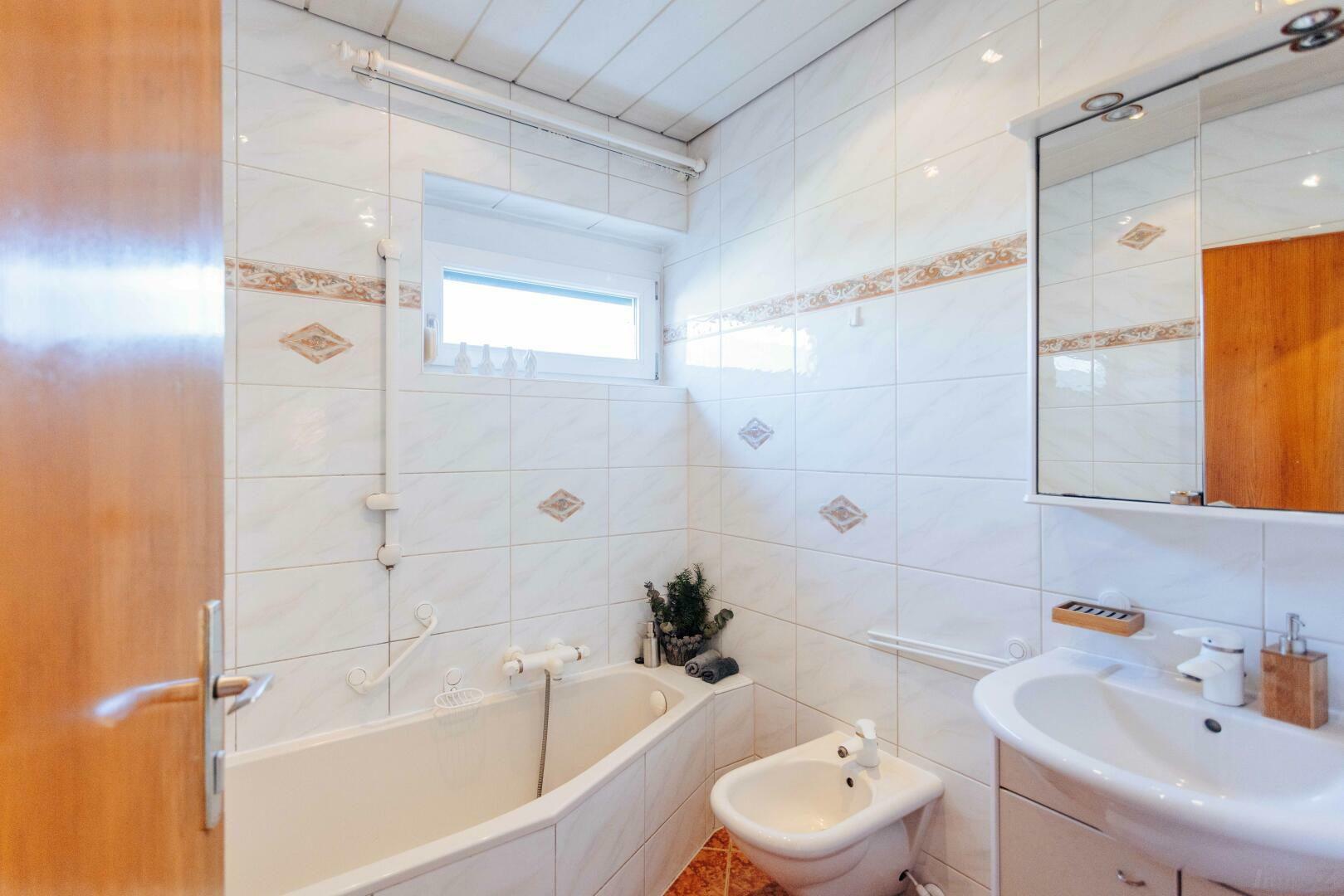 Haus zu kaufen: 8055 Seiersberg - Badezimmer