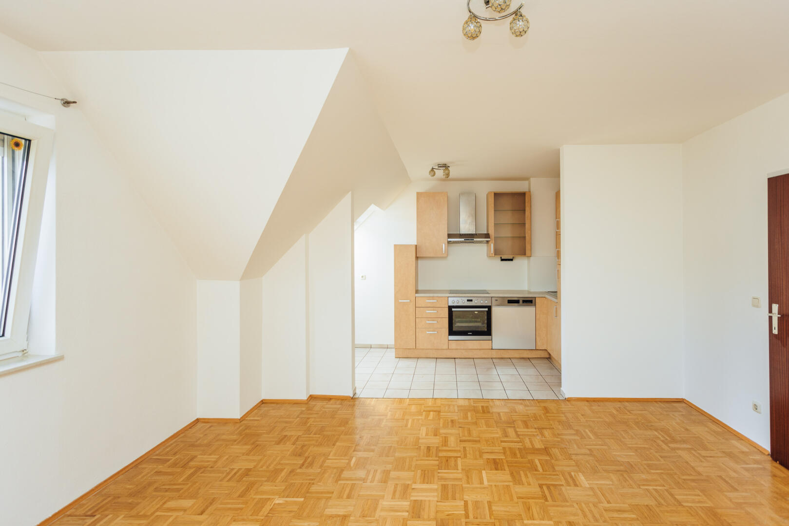 Wohnung zu mieten: 8010 Graz - vom Wohnbereich zur Küche